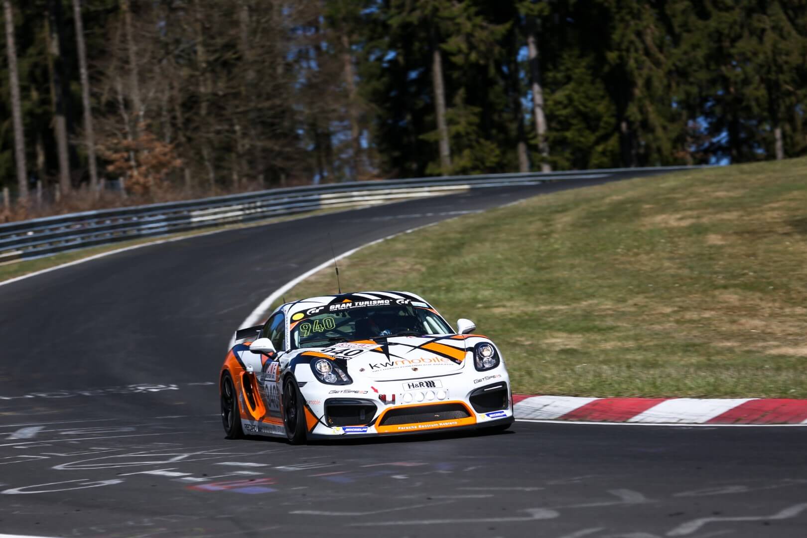 VLN 1. Lauf 2018, Nürburgring-Nordschleife - Foto: Gruppe C Photography; #940 Porsche Cayman GT4, GIGASPEED Team GetSpeed Performance: 'Max', 'Jens'