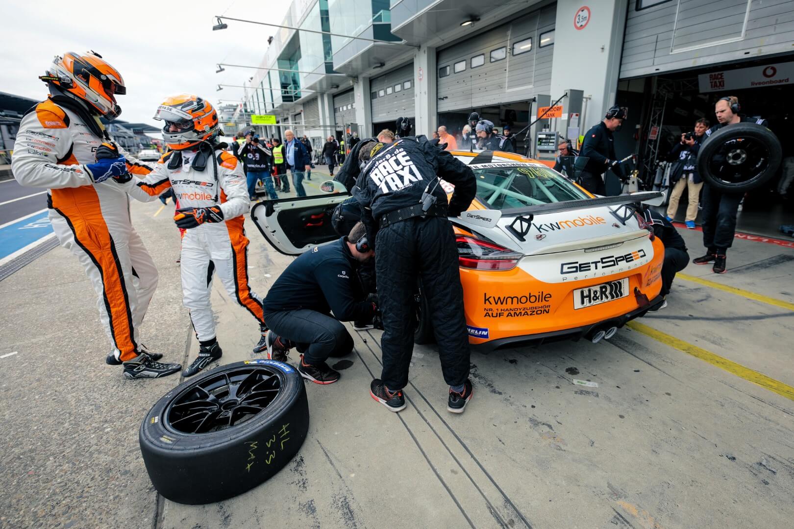 VLN 3. Lauf 2018 - Foto: Gruppe C Photography; #940 Porsche Cayman GT4 CS, GIGASPEED Team GetSpeed Performance: Max, Jens