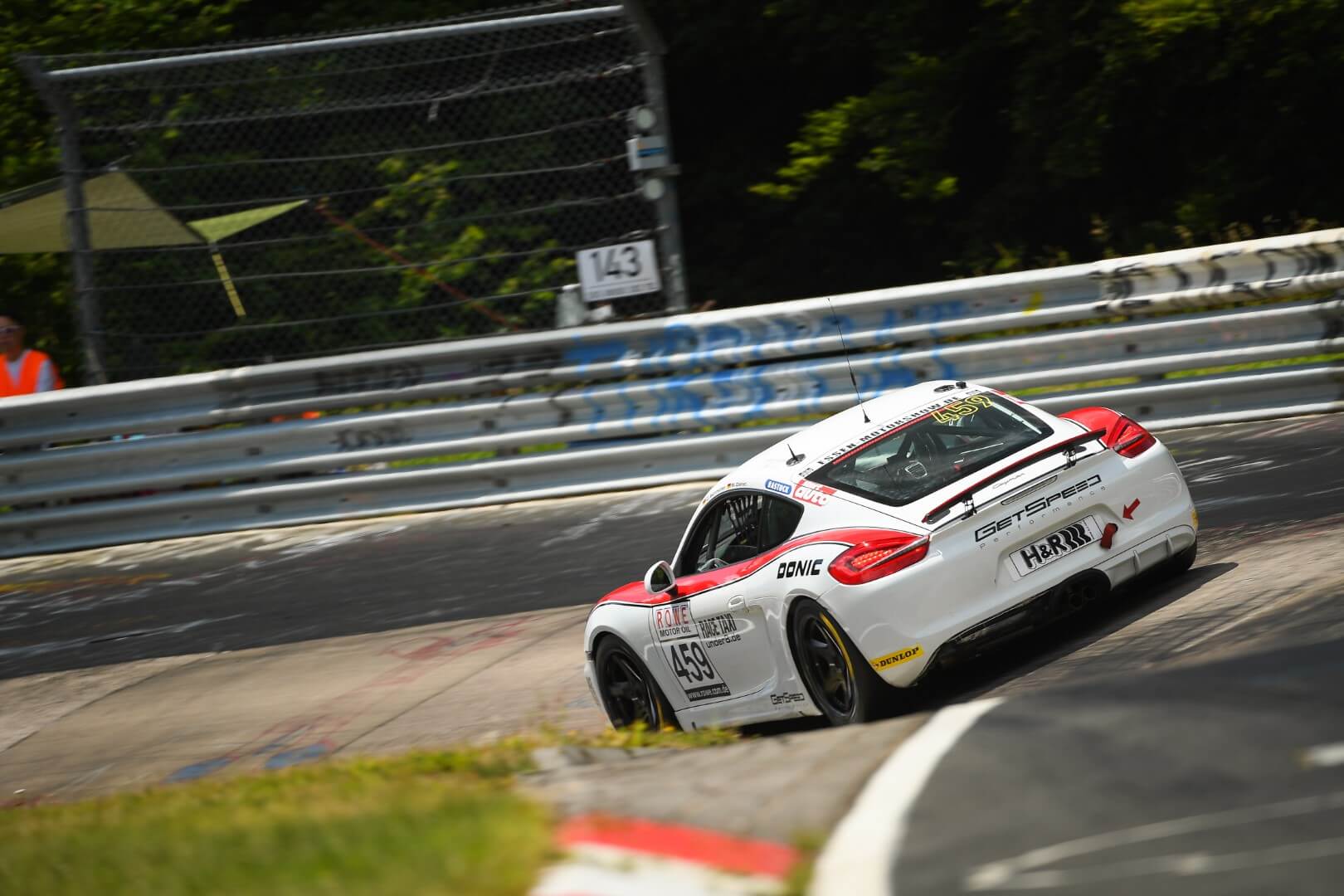 VLN 4. Lauf 2018, Nürburgring-Nordschleife - Foto: Gruppe C Photography; #459 Porsche Cayman, GIGASPEED Team GetSpeed Performance: Carrie Schreiner, Marvin Dienst