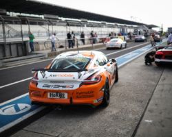 VLN 4. Lauf 2018, Nürburgring-Nordschleife - Foto: Gruppe C Photography; #940 Porsche Cayman GT4, GIGASPEED Team GetSpeed Performance: 'Max', 'Jens'