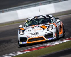 VLN 6. Lauf 2018, Nürburgring-Nordschleife - Foto: Gruppe C Photography; #940 Porsche Cayman GT4 CS, GIGASPEED Team GetSpeed Performance: Max, Jens