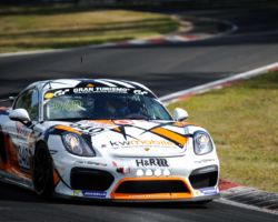 VLN 6. Lauf 2018, Nürburgring-Nordschleife - Foto: Gruppe C Photography; #940 Porsche Cayman GT4 CS, GIGASPEED Team GetSpeed Performance: Max, Jens